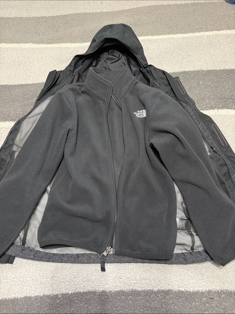 Boys The North Face Hooded 2 layer Rain Jacket - Picture 2 of 8